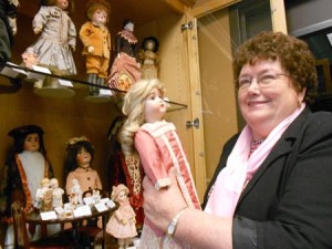 Janice Newlands is the curator of the Elaine Annen Doll Museum.