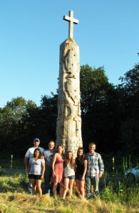 The Paradis “tribe” and their totem pole: Tim, Maria, Pete, Donna, Jori, Lilly, William (Pierre). Photo by Brenna Wiegand