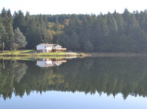 Pettit Pond and the old Pettit house adjacent to the Oregon Garden in Silverton. Photo by Kristine Thomas.