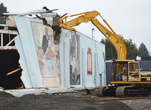  The originals were demolished with the former Masonic Lodge. Photos by Kristine Thomas. 