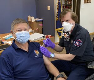 Victor Hoffer vaccinating Mayor Don Fleck with the 2000th vaccination since the MAFD began vaccinating -- courtesy of Victor Hoffer